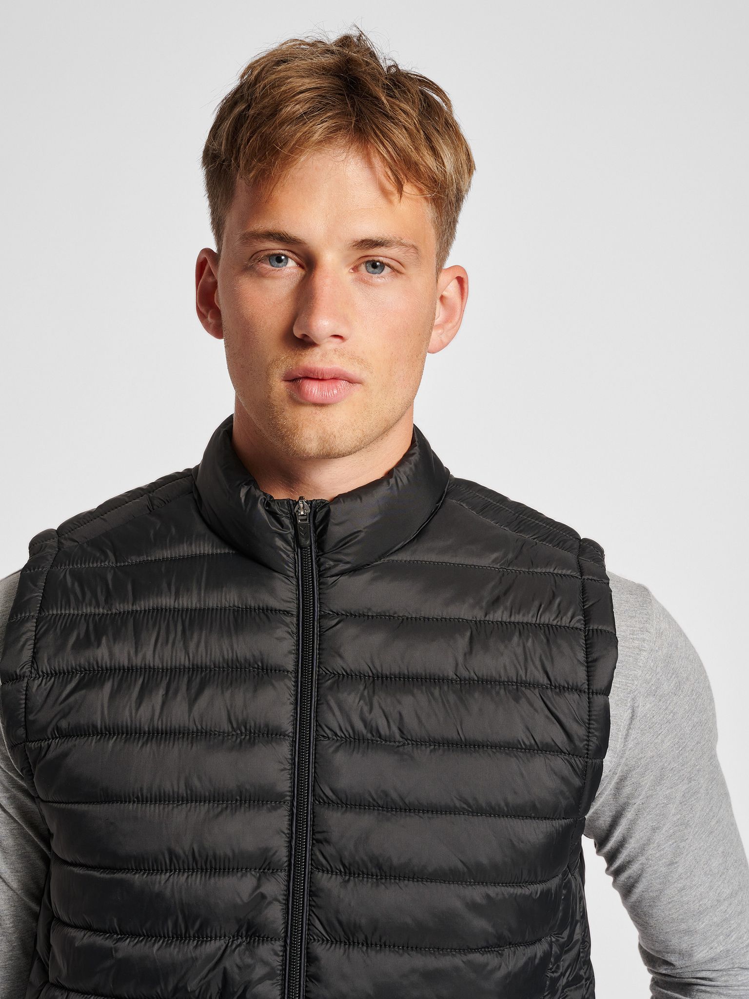 hmlRED QUILTED WAISTCOAT