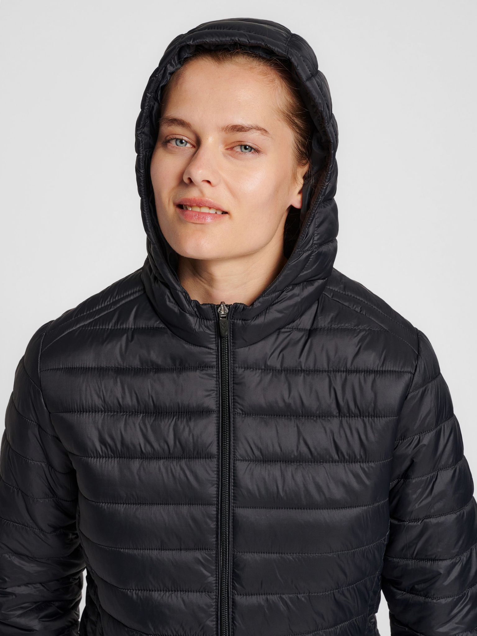 hmlRED QUILTED HOOD JACKET WOMAN