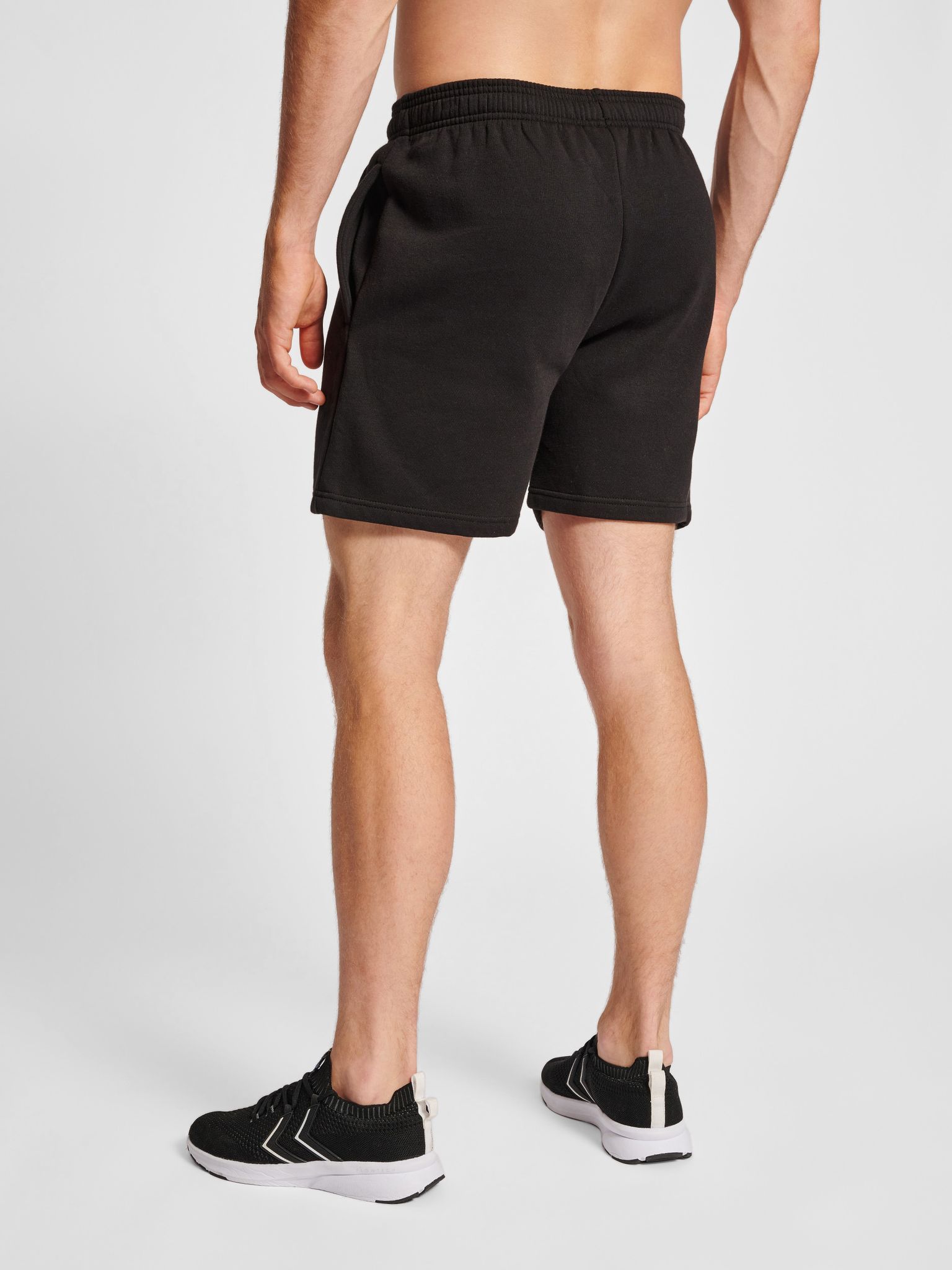 hmlRED BASIC SWEAT SHORTS